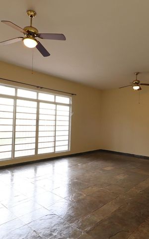 Casa para alugar com 440m², 6 quartos e 7 vagas Casa para alugar com 440m², 6 quartos e 7 vagasSala