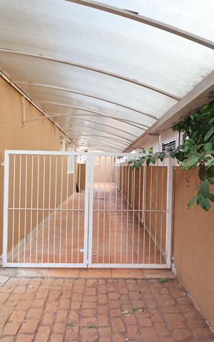 Casa para alugar com 440m², 6 quartos e 7 vagas Casa para alugar com 440m², 6 quartos e 7 vagasGaragem