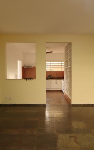 Casa para alugar com 440m², 6 quartos e 7 vagas Casa para alugar com 440m², 6 quartos e 7 vagasSala