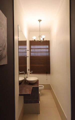 Casa para alugar com 440m², 6 quartos e 7 vagas Casa para alugar com 440m², 6 quartos e 7 vagasLavabo