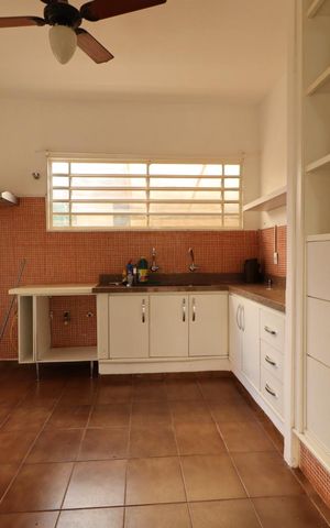 Casa para alugar com 440m², 6 quartos e 7 vagas Casa para alugar com 440m², 6 quartos e 7 vagasCozinha