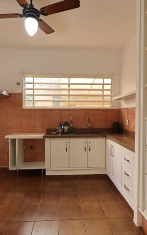 Casa para alugar com 440m², 6 quartos e 7 vagas Casa para alugar com 440m², 6 quartos e 7 vagasCozinha