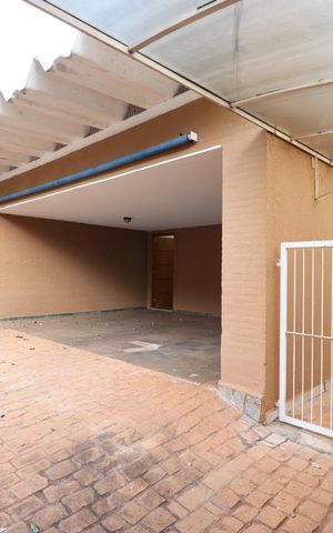 Casa para alugar com 440m², 6 quartos e 7 vagas Casa para alugar com 440m², 6 quartos e 7 vagasGaragem