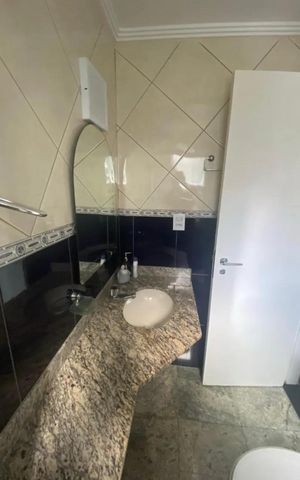 Casa de condomínio à venda com 225m², 4 quartos e 2 vagas Casa de condomínio à venda com 225m², 4 quartos e 2 vagasBanheiro