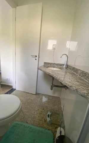 Casa de condomínio à venda com 225m², 4 quartos e 2 vagas Casa de condomínio à venda com 225m², 4 quartos e 2 vagasBanheiro