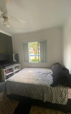 Casa de condomínio à venda com 225m², 4 quartos e 2 vagas Casa de condomínio à venda com 225m², 4 quartos e 2 vagasQuarto