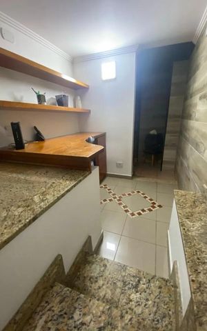 Casa de condomínio à venda com 225m², 4 quartos e 2 vagas Casa de condomínio à venda com 225m², 4 quartos e 2 vagasEscritório