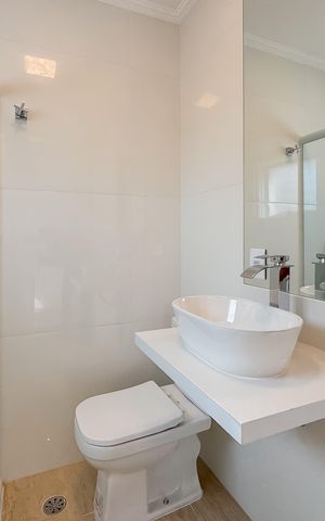 Casa para alugar com 300m², 5 quartos e 2 vagasBanheiro da Suíte 4 - 1º Piso