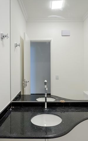 Casa para alugar com 300m², 5 quartos e 2 vagasLavabo