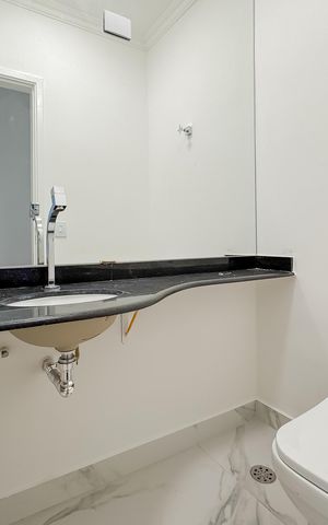 Casa para alugar com 300m², 5 quartos e 2 vagasLavabo