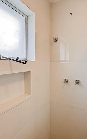 Casa para alugar com 300m², 5 quartos e 2 vagasBanheiro da Suíte 4 - 1º Piso