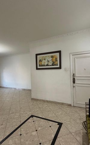 Apartamento à venda com 210m², 4 quartos e 1 vaga Apartamento à venda com 210m², 4 quartos e 1 vagaSala