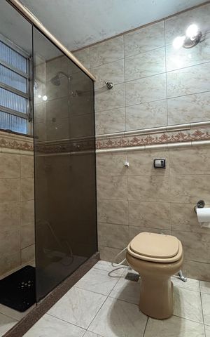 Apartamento à venda com 210m², 4 quartos e 1 vaga Apartamento à venda com 210m², 4 quartos e 1 vagaBanheiro social