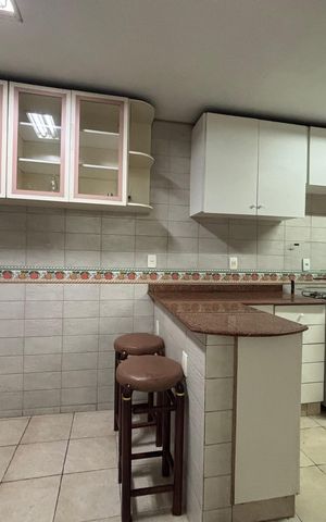 Apartamento à venda com 210m², 4 quartos e 1 vaga Apartamento à venda com 210m², 4 quartos e 1 vagaCozinha - copa