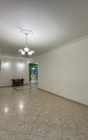 Apartamento à venda com 210m², 4 quartos e 1 vaga Apartamento à venda com 210m², 4 quartos e 1 vagaSala