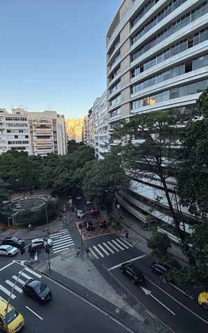 Apartamento à venda com 210m², 4 quartos e 1 vaga Apartamento à venda com 210m², 4 quartos e 1 vagaVaranda da Sala - vista