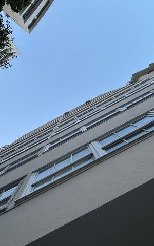 Apartamento à venda com 210m², 4 quartos e 1 vaga Apartamento à venda com 210m², 4 quartos e 1 vagaFachada