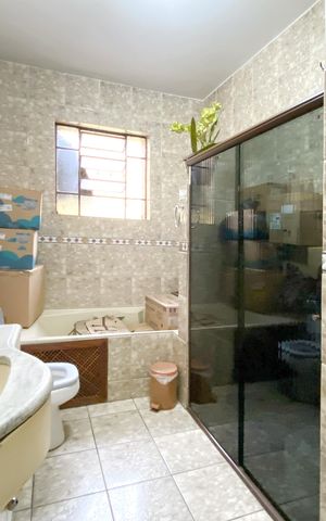Casa à venda com 410m², 3 quartos e 3 vagas Casa à venda com 410m², 3 quartos e 3 vagasBanheiro Social