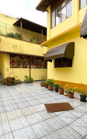 Casa à venda com 410m², 3 quartos e 3 vagas Casa à venda com 410m², 3 quartos e 3 vagasQuintal