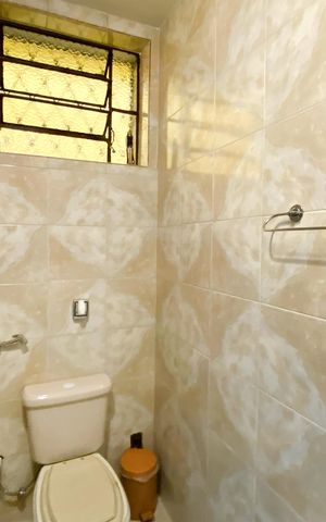Casa à venda com 410m², 3 quartos e 3 vagas Casa à venda com 410m², 3 quartos e 3 vagasBanheiro da Suíte 1