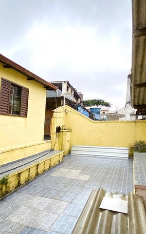 Casa à venda com 410m², 3 quartos e 3 vagas Casa à venda com 410m², 3 quartos e 3 vagasVaranda