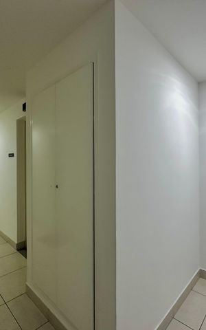 Apartamento à venda com 74m², 2 quartos e 1 vaga Apartamento à venda com 74m², 2 quartos e 1 vagaHall Apartamento