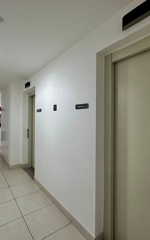 Apartamento à venda com 74m², 2 quartos e 1 vaga Apartamento à venda com 74m², 2 quartos e 1 vagaHall Apartamento
