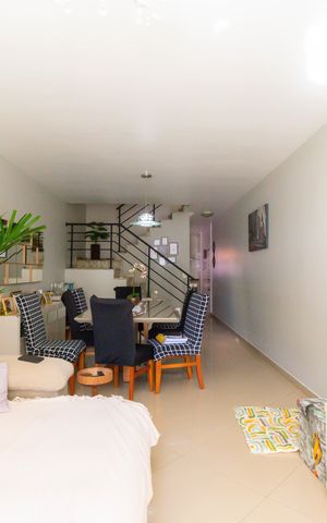 Casa de condomínio à venda com 163m², 3 quartos e 3 vagas Casa de condomínio à venda com 163m², 3 quartos e 3 vagasSala