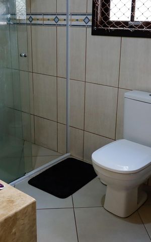Casa à venda com 208m², 4 quartos e 2 vagas Casa à venda com 208m², 4 quartos e 2 vagasBanheiro da Suíte