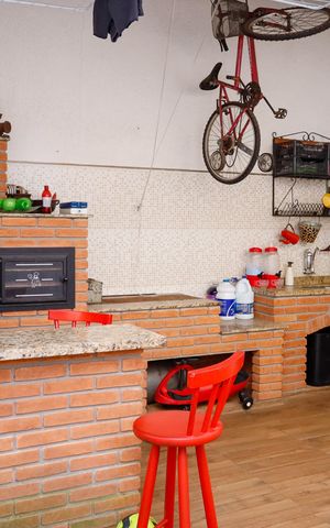 Casa à venda com 208m², 4 quartos e 2 vagas Casa à venda com 208m², 4 quartos e 2 vagasÁrea comum