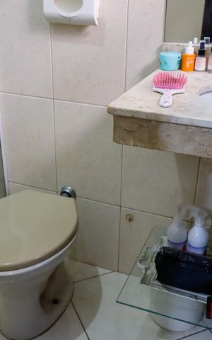 Casa à venda com 208m², 4 quartos e 2 vagas Casa à venda com 208m², 4 quartos e 2 vagasBanheiro Social 1