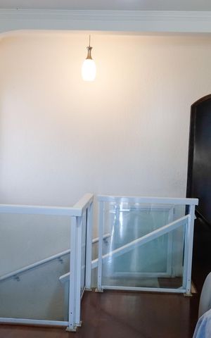 Casa à venda com 208m², 4 quartos e 2 vagas Casa à venda com 208m², 4 quartos e 2 vagasSala