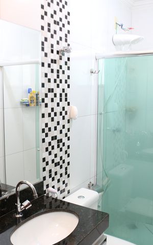 Casa à venda com 176m², 3 quartos e 2 vagasBanheiro/Suite