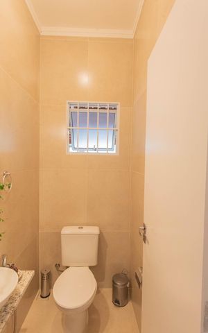 Casa à venda com 250m², 3 quartos e 6 vagas Casa à venda com 250m², 3 quartos e 6 vagasLavabo