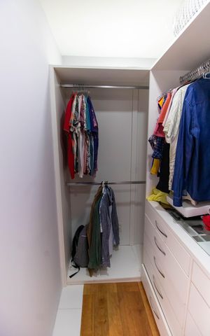 Casa de condomínio à venda com 352m², 4 quartos e 2 vagasCloset da suíte 1