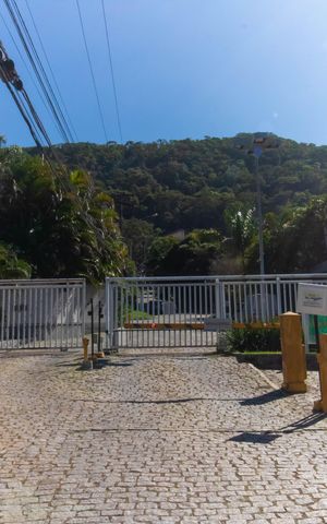 Casa de condomínio à venda com 352m², 4 quartos e 2 vagasFachada