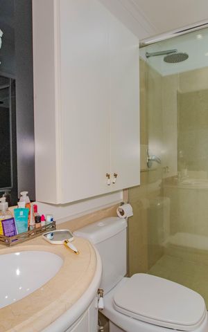 Casa de condomínio à venda com 559m², 3 quartos e 4 vagas Casa de condomínio à venda com 559m², 3 quartos e 4 vagasBanheiro da Suíte 1
