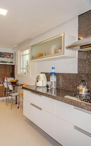 Casa de condomínio à venda com 559m², 3 quartos e 4 vagas Casa de condomínio à venda com 559m², 3 quartos e 4 vagasCozinha