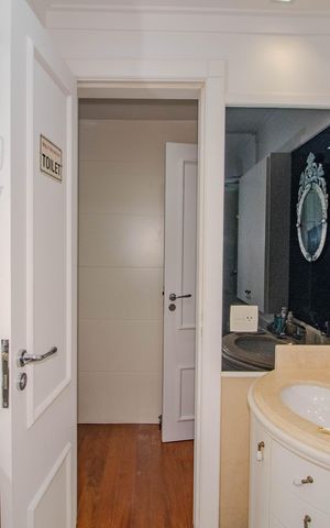 Casa de condomínio à venda com 559m², 3 quartos e 4 vagas Casa de condomínio à venda com 559m², 3 quartos e 4 vagasBanheiro da Suíte 1