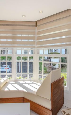 Casa de condomínio à venda com 559m², 3 quartos e 4 vagas Casa de condomínio à venda com 559m², 3 quartos e 4 vagasEscritório