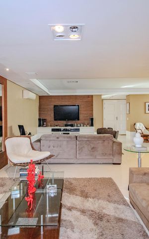 Casa de condomínio à venda com 559m², 3 quartos e 4 vagas Casa de condomínio à venda com 559m², 3 quartos e 4 vagasSala