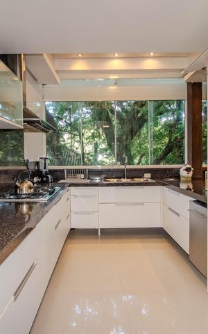 Casa de condomínio à venda com 559m², 3 quartos e 4 vagas Casa de condomínio à venda com 559m², 3 quartos e 4 vagasCozinha