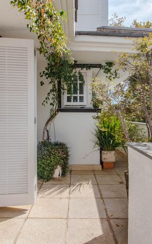 Casa de condomínio à venda com 559m², 3 quartos e 4 vagas Casa de condomínio à venda com 559m², 3 quartos e 4 vagasSuíte 2 - Varanda