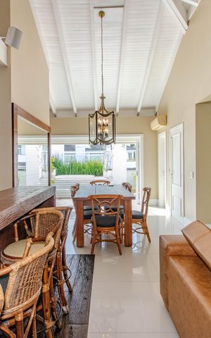 Casa de condomínio à venda com 559m², 3 quartos e 4 vagas Casa de condomínio à venda com 559m², 3 quartos e 4 vagasEspaço Gourmet
