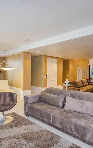 Casa de condomínio à venda com 559m², 3 quartos e 4 vagas Casa de condomínio à venda com 559m², 3 quartos e 4 vagasSala