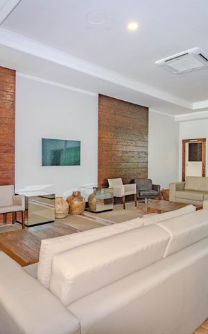 Casa de condomínio à venda com 559m², 3 quartos e 4 vagas Casa de condomínio à venda com 559m², 3 quartos e 4 vagasÁrea comum
