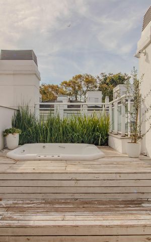 Casa de condomínio à venda com 559m², 3 quartos e 4 vagas Casa de condomínio à venda com 559m², 3 quartos e 4 vagasVaranda do Espaço Gourmet
