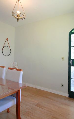 Casa à venda com 200m², 3 quartos e 3 vagasSala