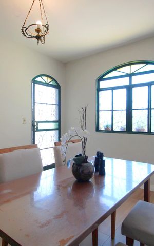 Casa à venda com 200m², 3 quartos e 3 vagasSala
