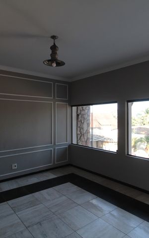 Casa à venda com 1860m², 5 quartos e 8 vagasSala 2